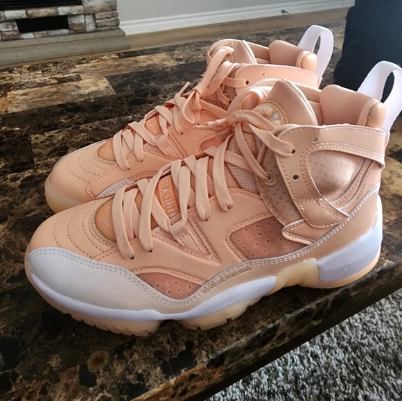 Female Jordan's - Picture 3 of 3